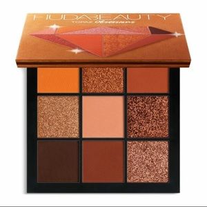 New Huda beauty eyeshadow palette